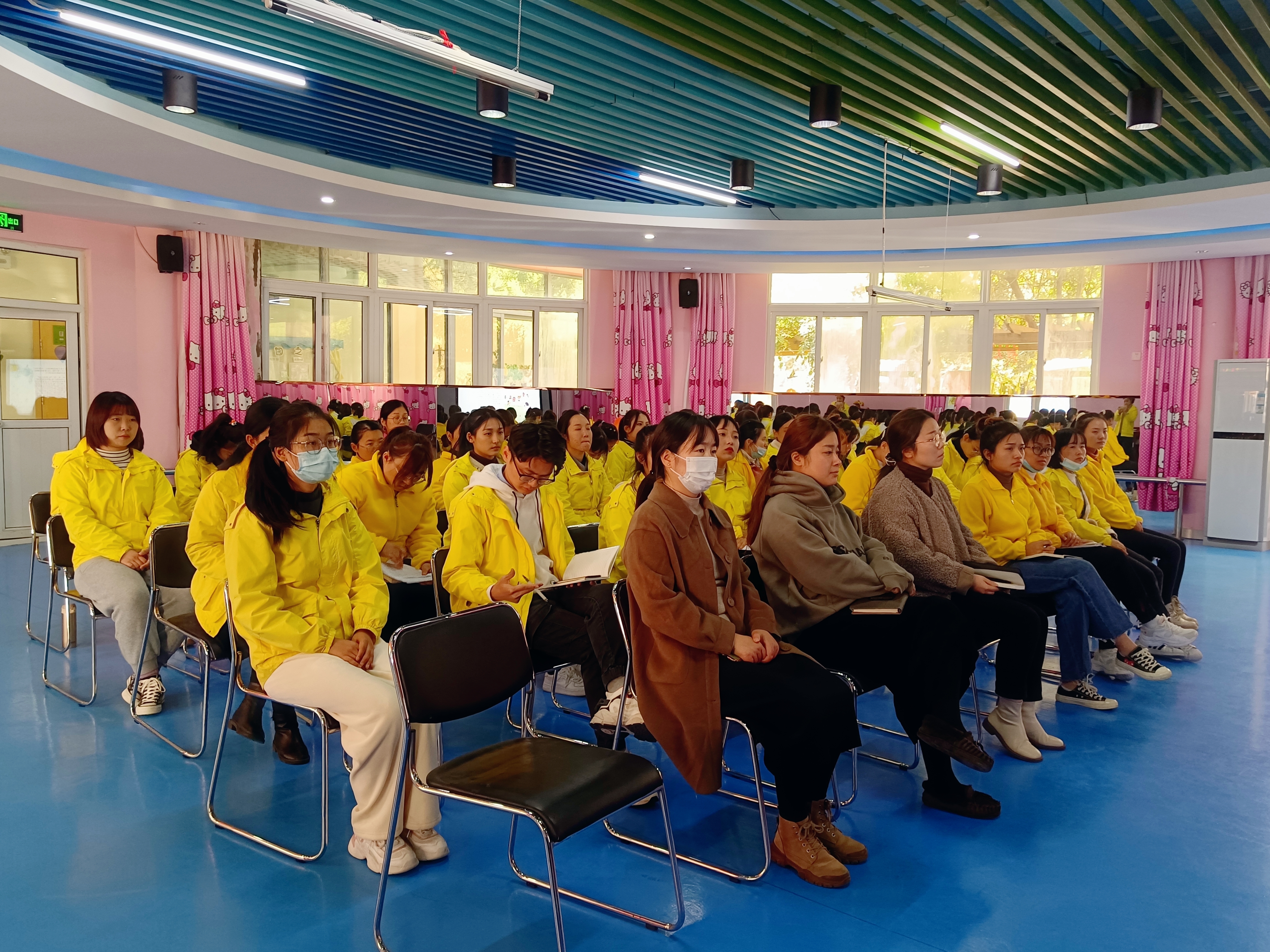 浸润书香 潜心育人