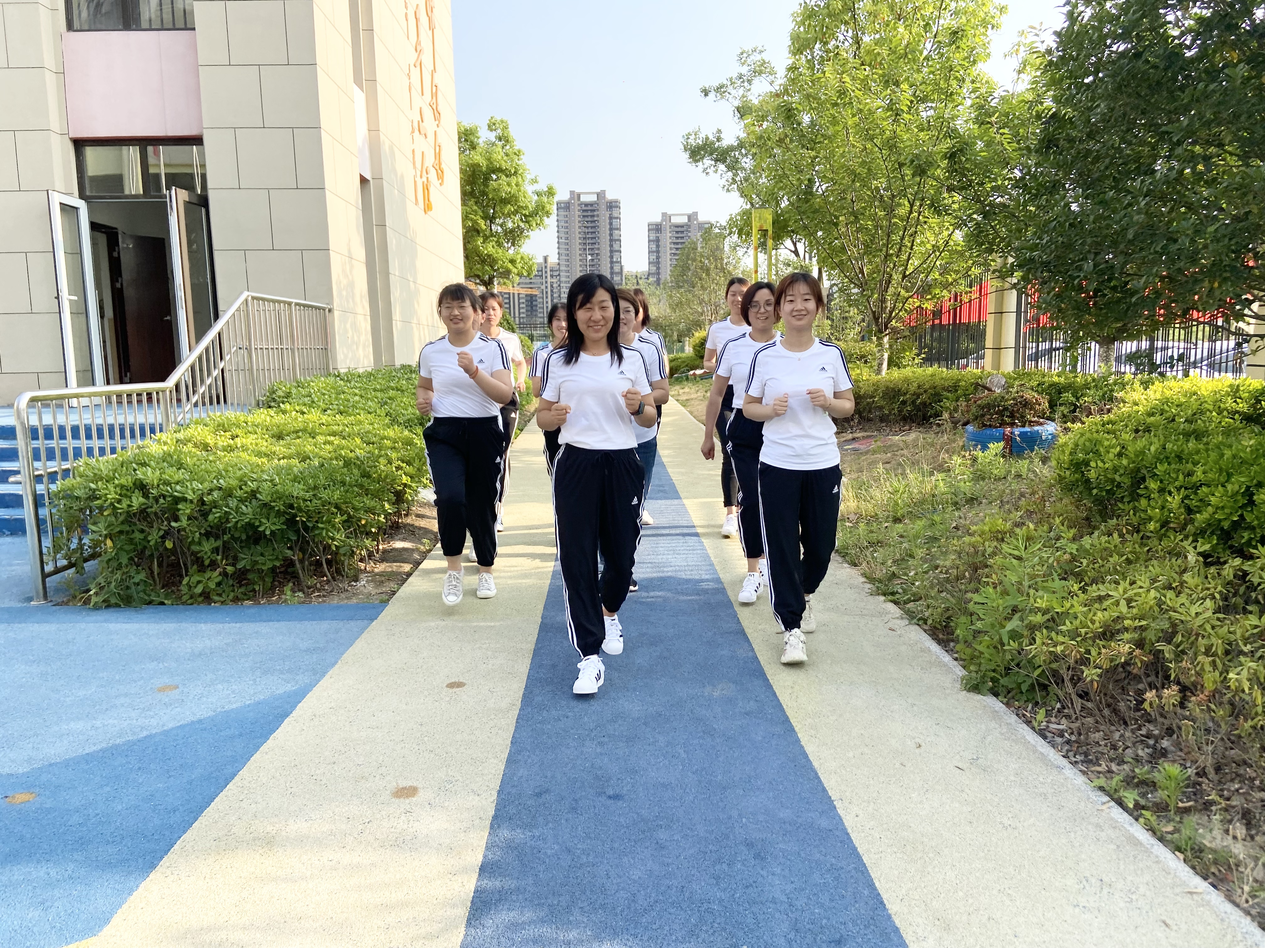 乐享运动筑梦前行少荃湖名苑幼儿园教职工春季运动会